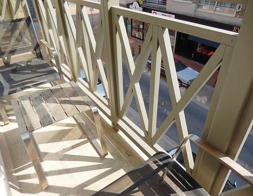 Bemeubelde studio in Westende verkoop via biddit.be