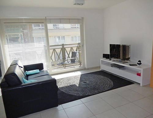 Bemeubelde studio in Westende verkoop via biddit.be