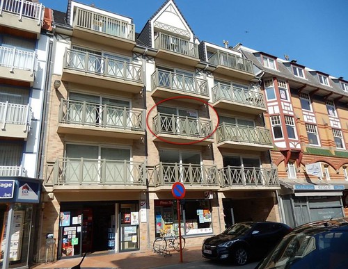 Bemeubelde studio in Westende verkoop via biddit.be