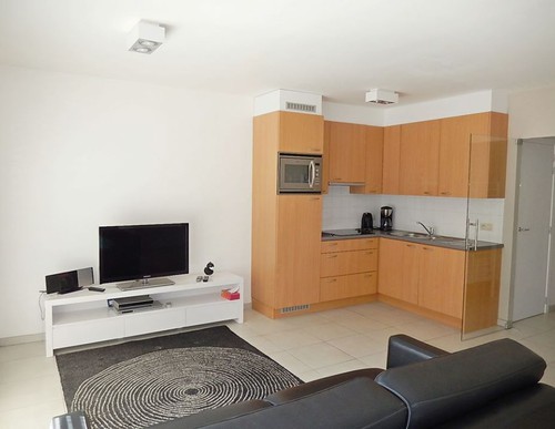 Bemeubelde studio in Westende verkoop via biddit.be