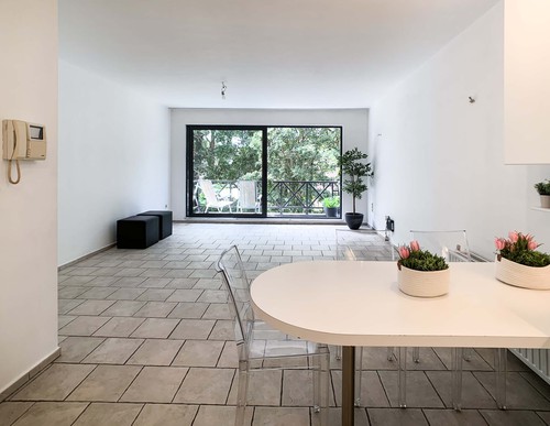 Gezellig appartement met 2 slaapkamers, inpandige garage en kelderberging te Maasmechelen