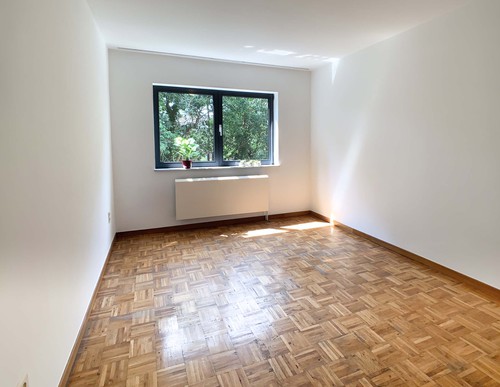 Gezellig appartement met 2 slaapkamers, inpandige garage en kelderberging te Maasmechelen