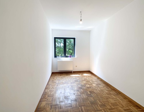 Gezellig appartement met 2 slaapkamers, inpandige garage en kelderberging te Maasmechelen