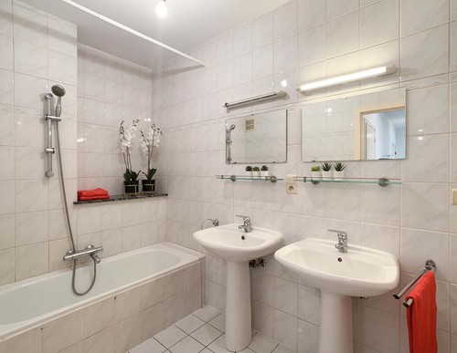 Gezellig appartement met 2 slaapkamers, inpandige garage en kelderberging te Maasmechelen