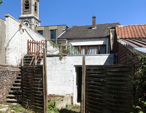 Handelsruimte met appartement en garage te Dilsen-Stokkem