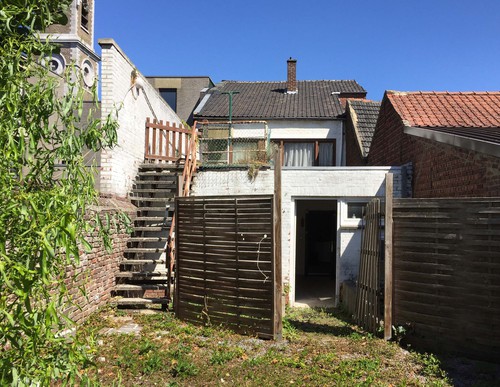 Handelsruimte met appartement en garage te Dilsen-Stokkem