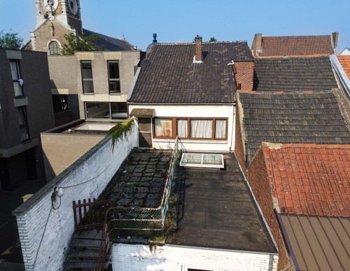 Handelsruimte met appartement en garage te Dilsen-Stokkem