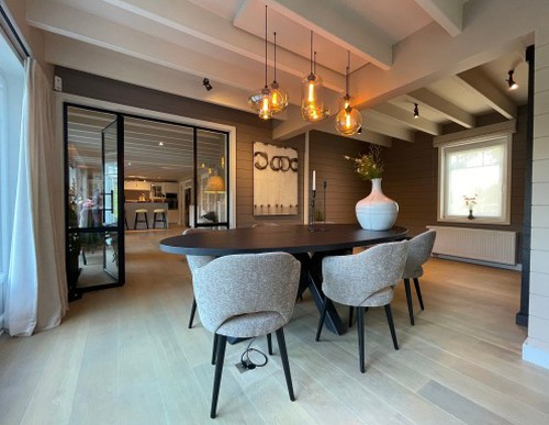 Commerciële villa voor vrij beroep op een topligging nabij Anzegem!