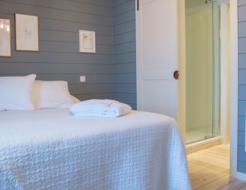 Sublieme eigendom (bouwjaar 2016) op een uiterst commerciële ligging te Oostkamp!