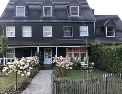 Sublieme eigendom (bouwjaar 2016) op een uiterst commerciële ligging te Oostkamp!