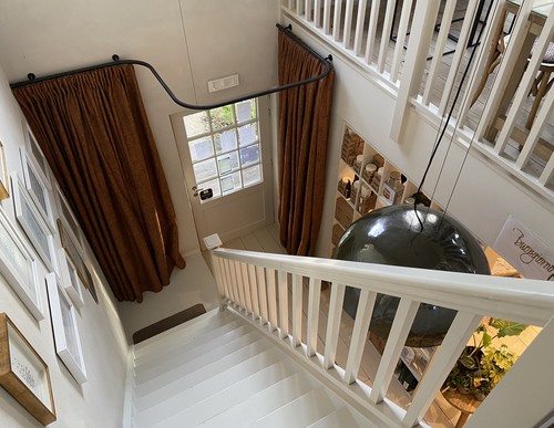 Sublieme eigendom (bouwjaar 2016) op een uiterst commerciële ligging te Oostkamp!